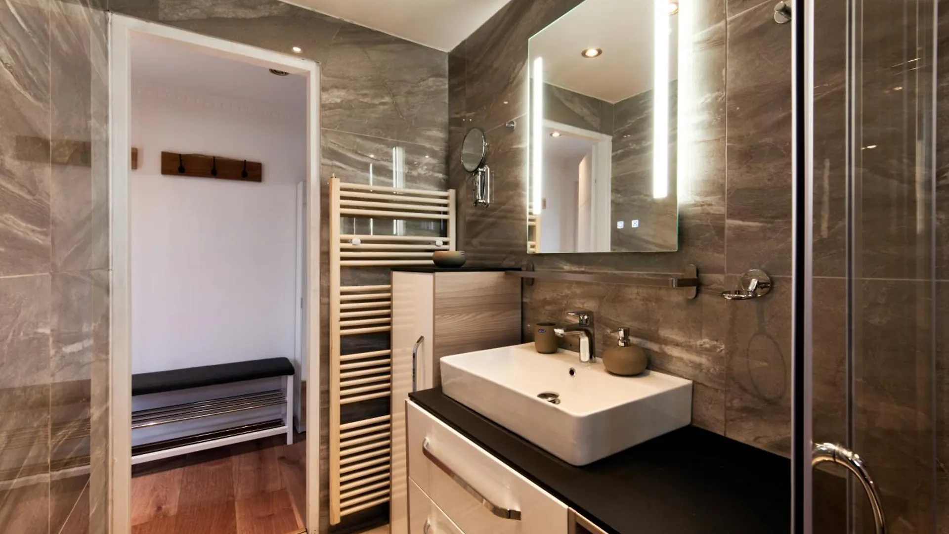 Luxurious 3Bd Villa In Prime Location Of Vienna Apartment